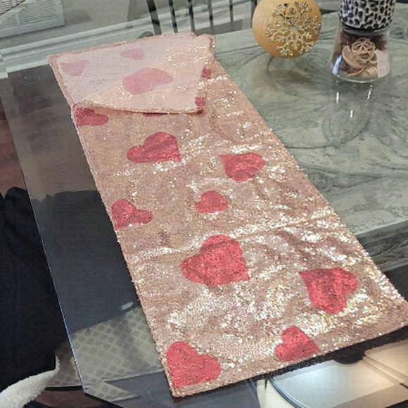 Other - Heart glitter table runnew
